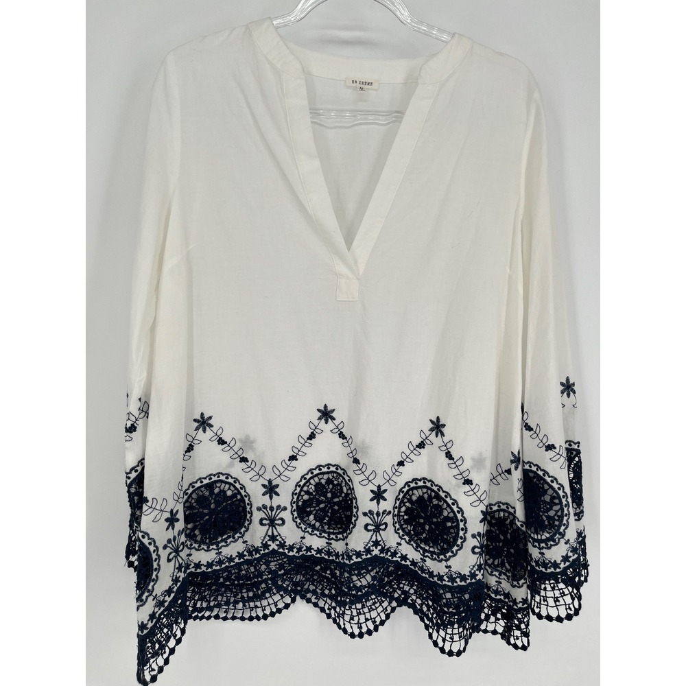 EN CRÈME Blouse Women Medium White Navy Blue Embroidered Crochet Hem V-Neck